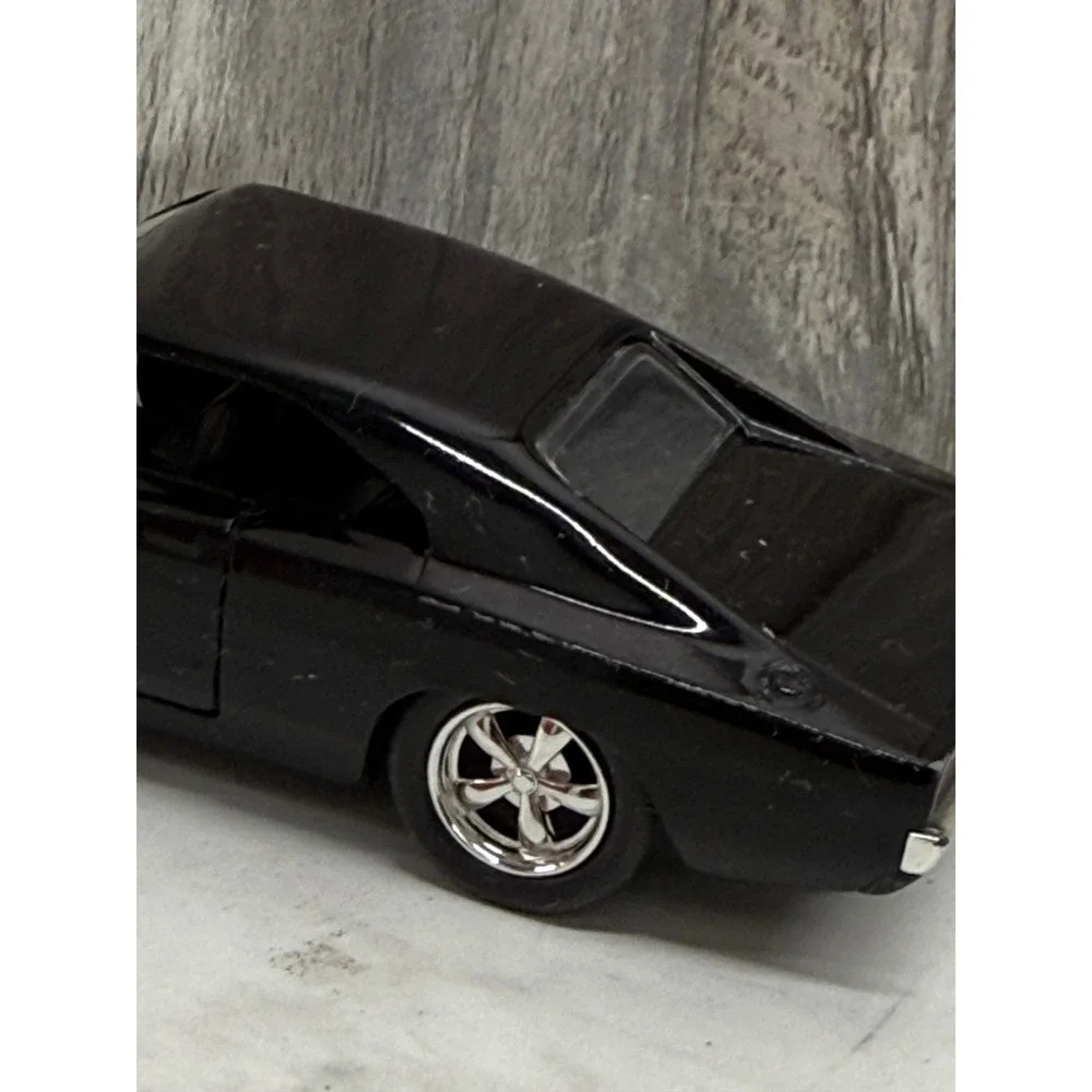 Jada Toys Fast & Furious Dom Dodge Charger RT Black Diecast 1/24 Scale 97042